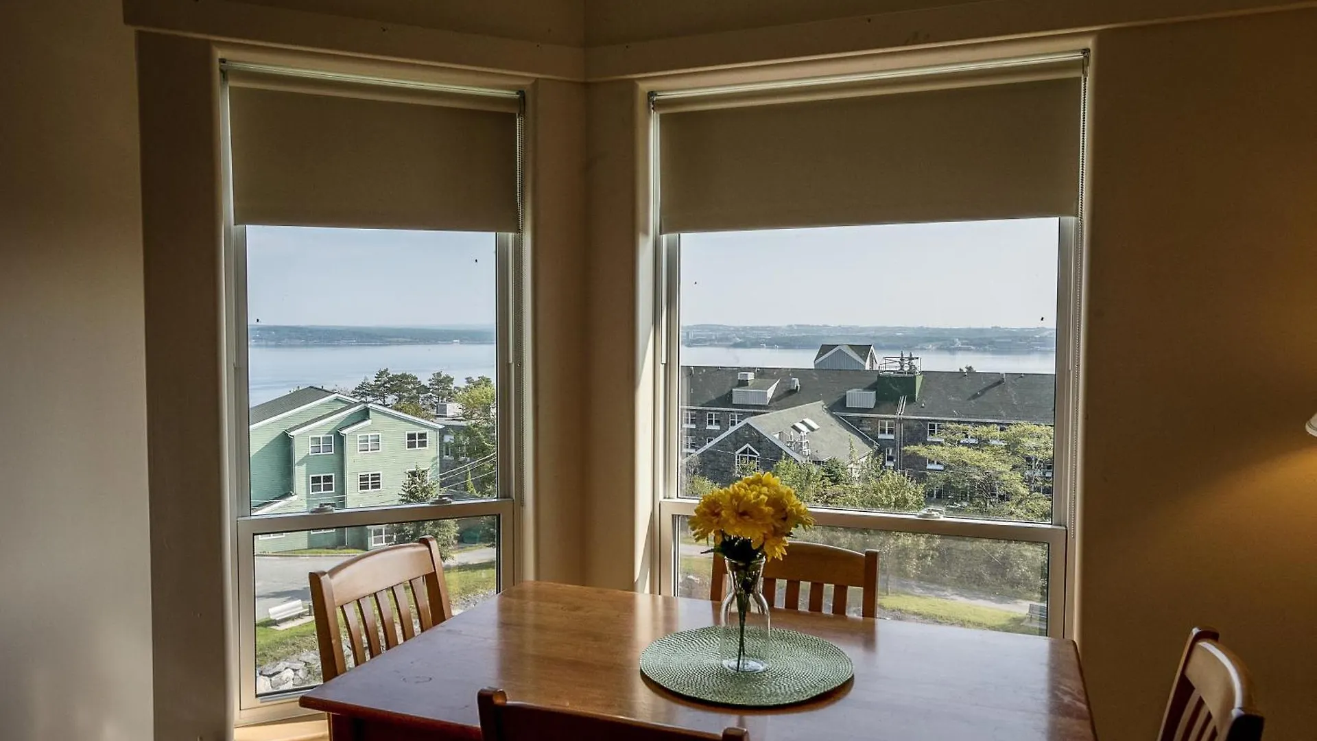 Mount Saint Vincent University Halifax 0*,  Canada